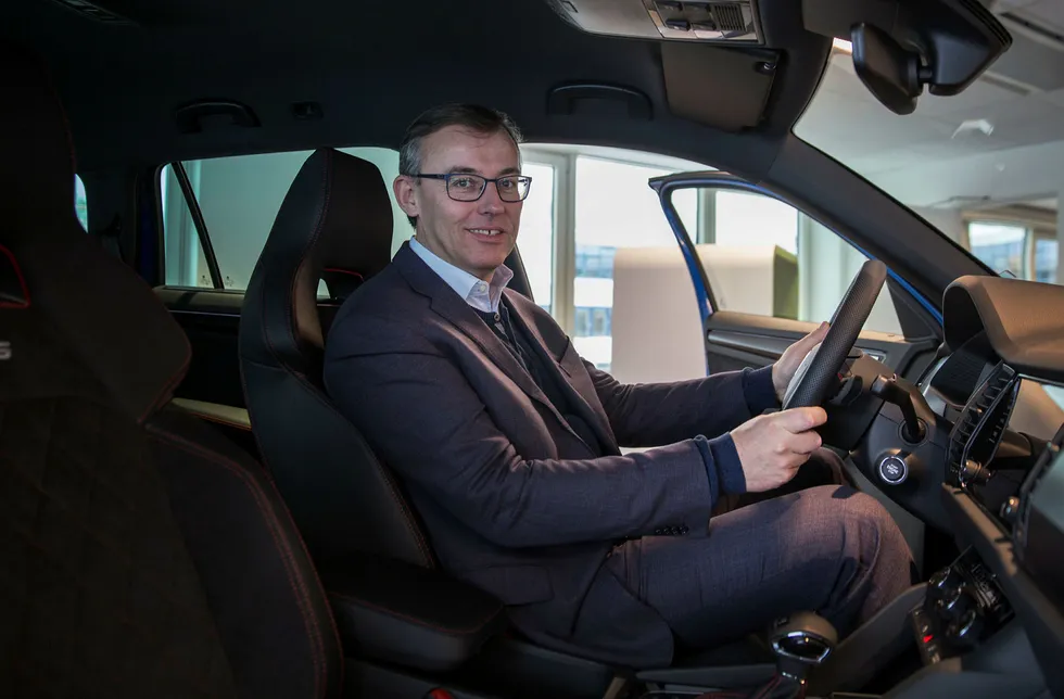 Alain Favey, som er styremedlem i Skoda, er i Norge for å lære mer om elbiler.