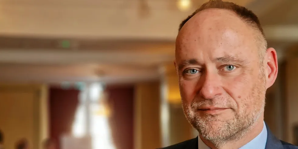 – Ved å sikte mot overkapasitet, skaper du et momentum i samfunnet for akselerert industriell vekst. Det er visjonen bak, sier Storbritannias ambassadør til Norge, Richard Wood til Europower.