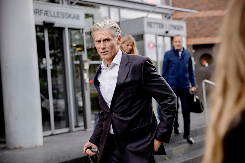 Tidligere Danske Bank-sjef Thomas Borgen foran rettslokalet i Danmark i september i år.