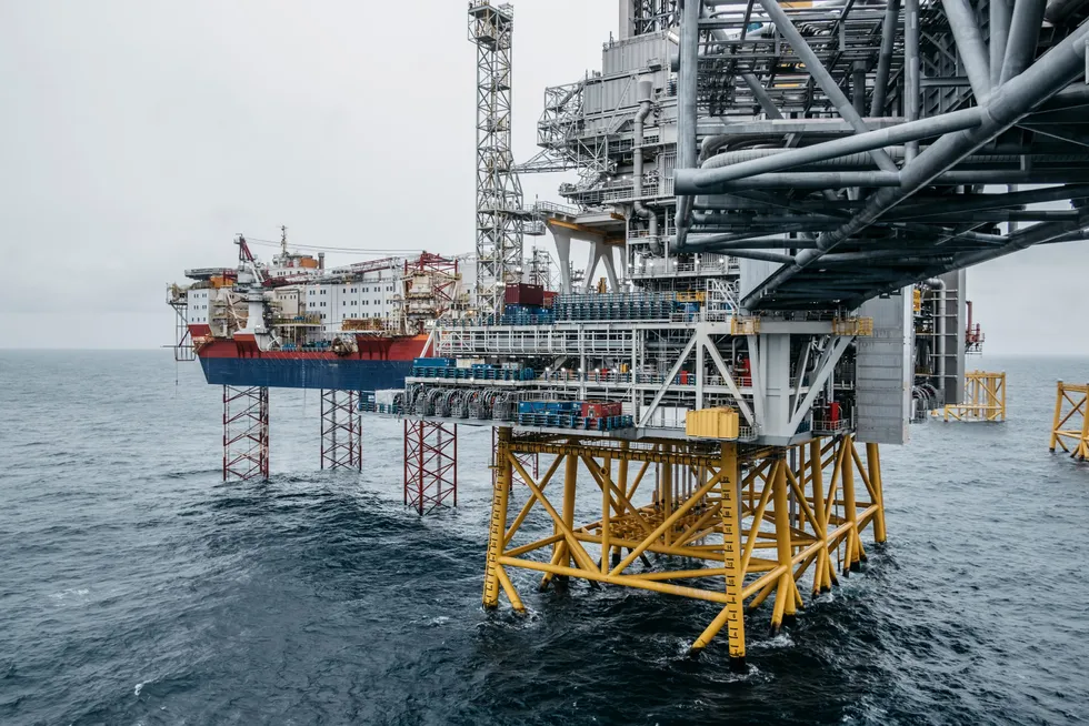 Oljeinvesteringene oppjusteres med 25 milliarder kroner i 2024. Her er Johan Sverdrup-feltet i Nordsjøen.