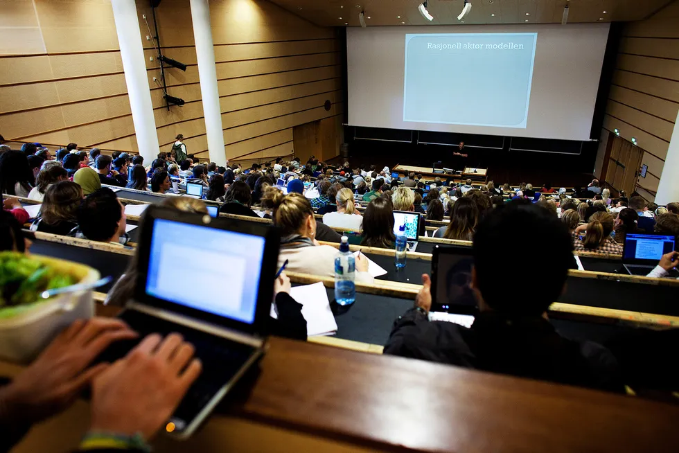 Ikke alle trenger å sitte i et auditorium på universitetet i årevis før de går i jobb, men det sikrer mer valgfrihet enn å ikke ha utdannelse.