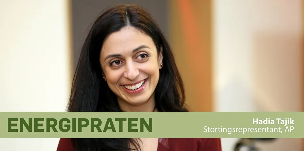 Stortingsrepresentant Hadia Tajik mener strømforbruket i Norge må ned: – Vi har vært godt vant, og sløser for mye med det vi har, sier hun.