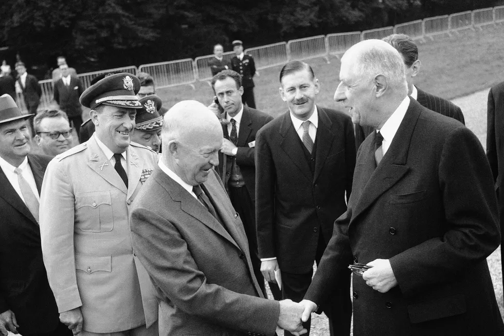 Hjertelig tone under møte i 1959, men Frankrikes president Charles de Gaulle stolte aldri på presidentkollega Dwight Eisenhowers sikkerhetsgaranti.