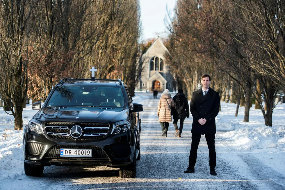 – Vi skal ikke tjene penger på folks sårbarhet, sier daglig leder Henrik Tveter i Verd begravelsesbyrå.