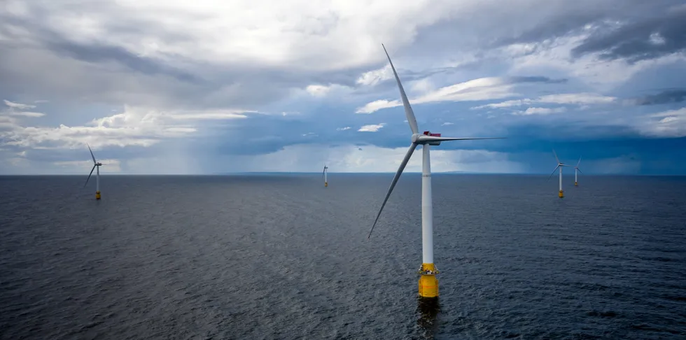 NVE har bedt om innspill til identifisering av nye områder for fornybar energiproduksjon til havs. Illustrasjonsbilde fra Equinors havvindpark Hywind Buchan utenfor Skottland i 2017.