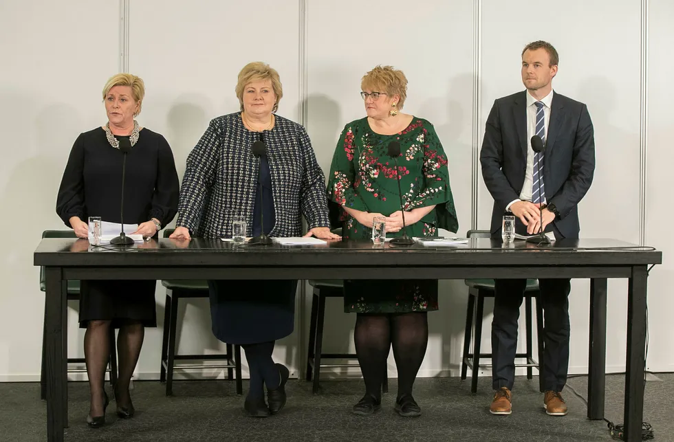 Finansminister Siv Jensen, statsminister Erna Solberg, kulturminister Trine Skei Grande og nestleder i Krf (nå barne- og familieminister), Kjell Ingolf Ropstad, holdt pressekonferanse om den fremforhandlede regjeringsplattformen tidligere i januar.