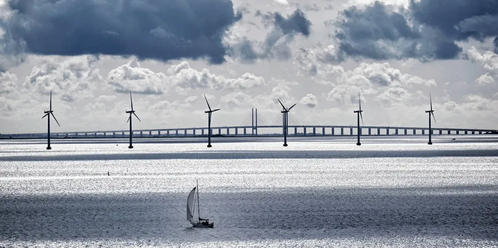 Mye vindkraft er blant grunnene til at mange land i Europa endte opp med lavere kraftpriser i uke 52.