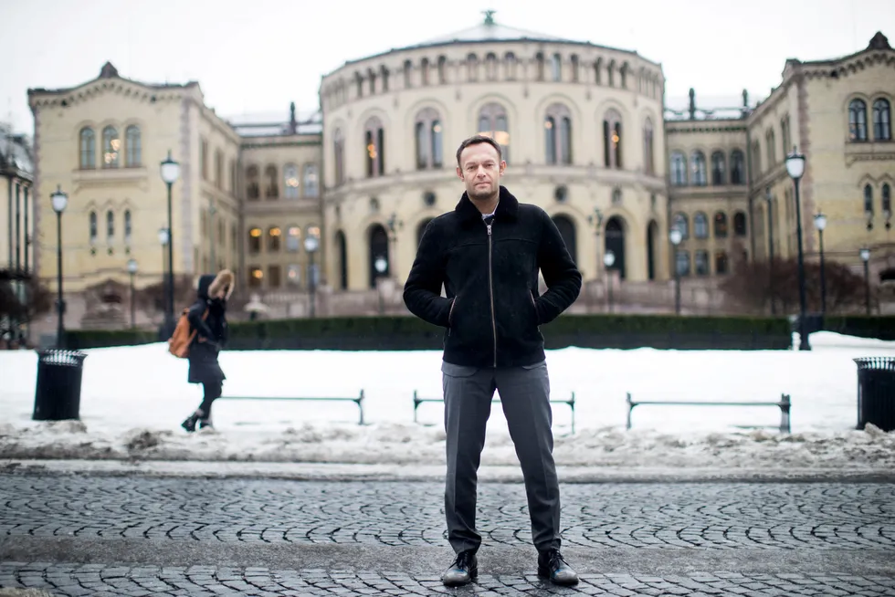 SV-representant Torgeir Knag Fylkesnes reagerer på den sterke motstanden mot innføring av turistskatt.