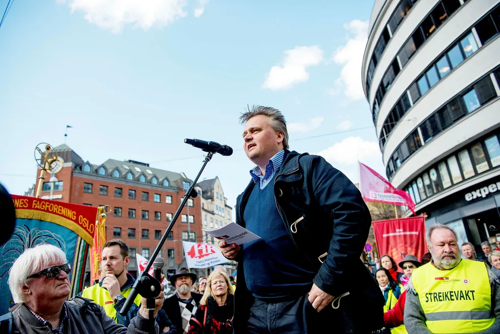 Egen forhandling og streikerett på kost og losji? Fellesforbundets leder Jørn Eggum og resten av LO leter etter kompromisset. Foto: Mikaela Berg