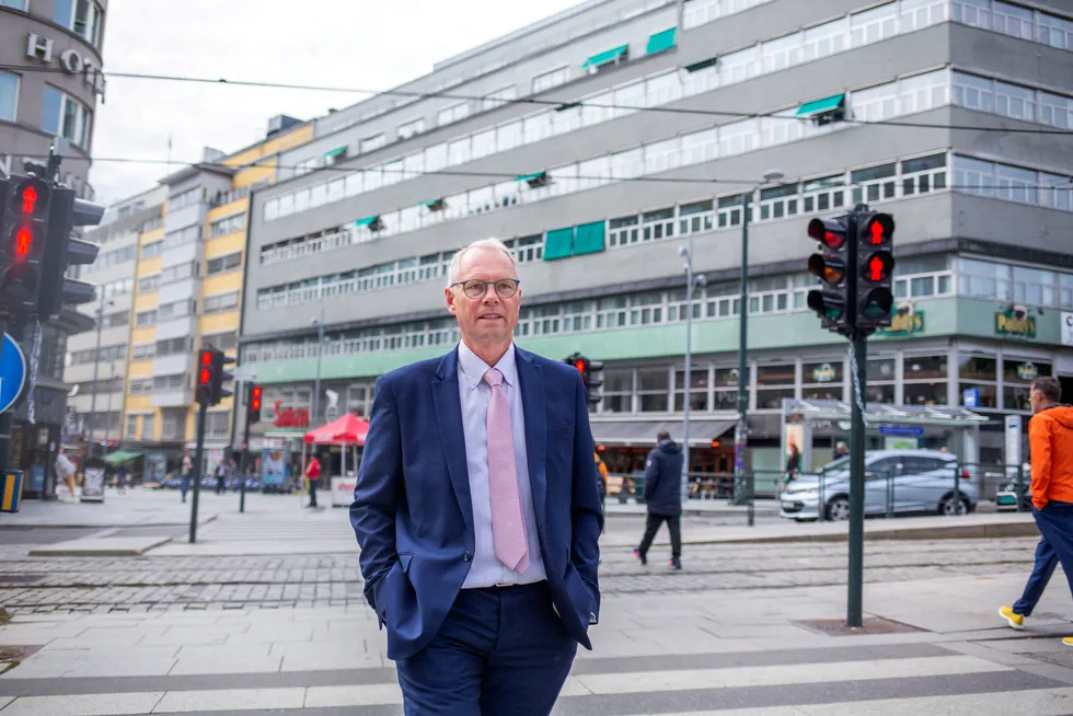 – Forslaget innebærer hverken begrensninger eller svekkelse for å formidle drosjetjenester gjennom plattformene, sier drosjeutvalgets leder, jusprofessor Hans Petter Graver, om Esa-trusselen.