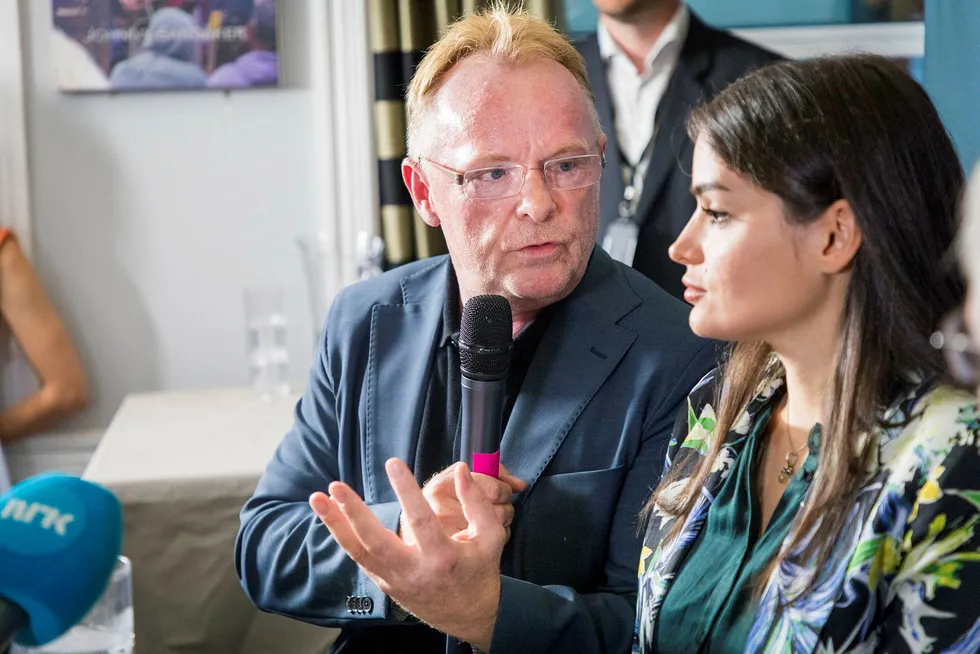 Per Sandberg og Bahareh Letnes på deres felles pressekonferanse etter at Sandberg trakk seg som fiskeriminister.