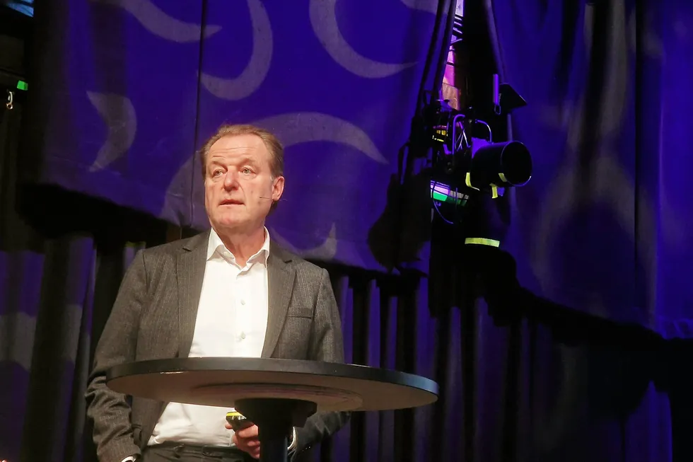 Peer Olav Østli, konserndirektør for systemdrift i Statnett, har skrevet lange brev for å forklare hvorfor Statnett har brutt tidsfristene for tilkobling til handelsplattformene Picasso og Mari. Bildet er fra Fornybar Norges nettkonferanse i fjor.