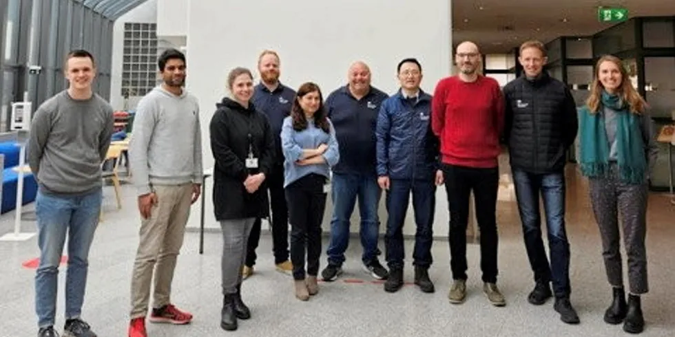 Benchmarks forskningsteam for reproduktive teknologier og samarbeidspartnere. I bildet fra venstre: Stefan Eggertsson (Benchmark), Irfan Ahmad Bhat (Universitetet på Island), Milena Dubiel (Universitetet på Island), Ólafur Kristjánsson (Benchmark), Nahal Eskafi, Eduardo Rodriguez (Benchmark), Zhiqiang Zeng (Benchmark), Diego Crespo (Benchmark), Ross Houston (Benchmark), og Emma Walker (IP Pragmatics)