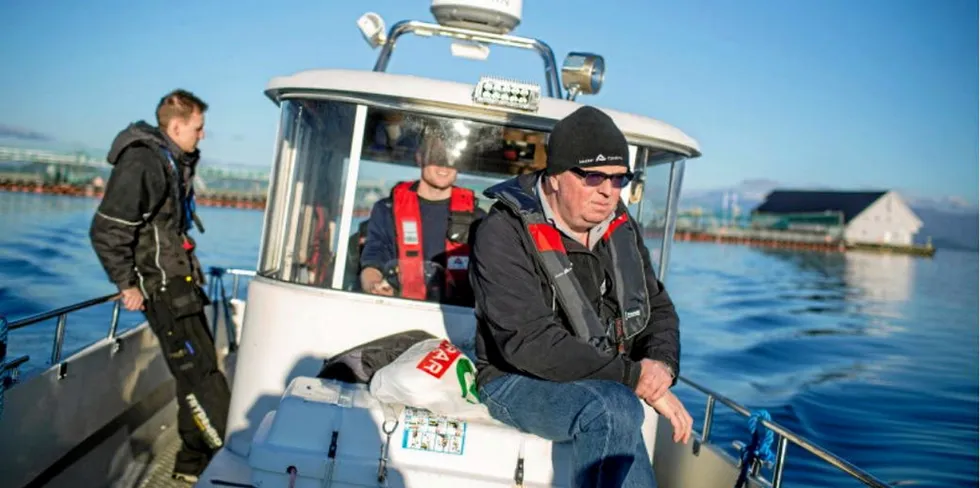 Gerhard Meidell Alsaker (t.h) er leder i Alsaker Fjordbruk. Selskapet er blant Norges største privateide lakseselskaper, og produserer rundt 40.000 tonn laks i året.