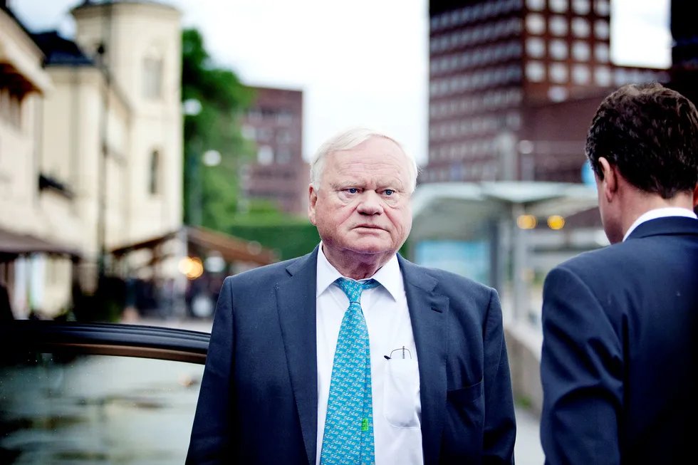 Frontline og styreleder John Fredriksen blir bedt av DHT-styret om å finne bedre ting å bruke tiden sin på enn å forsøke og kjøpe selskapet. Tidligere Frontline-sjef Jens Martin Jensen med ryggen til. Foto: Ida von Hanno Bast