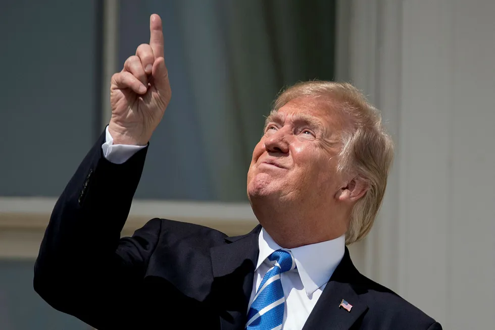 USAs president Donald Trump skal ha foreslått å atombombe orkaner for å hindre at de når USA.