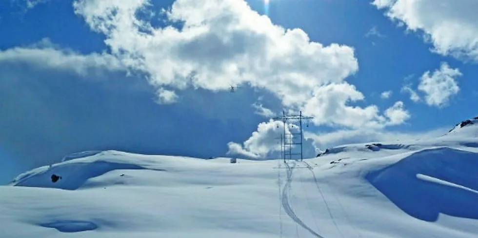Det er masse snø i fjellet og nå er vårflommen forsinket. Det betyr at det fortsetter å være lite vann i magasinene.