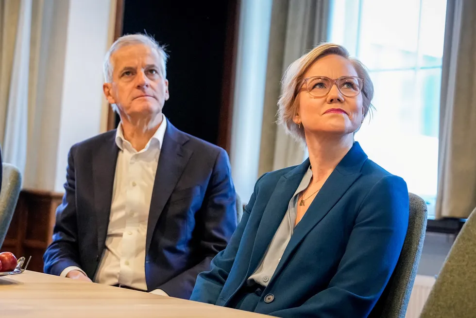Pendlerboliger, habilitet, aksjer og nå plagiat. Skandalemenyen til statsminister Jonas Gahr Støre (Ap) er lang som fire vonde år. Her sammen med helse- og omsorgsminister Ingvild Kjerkol i mai i fjor.