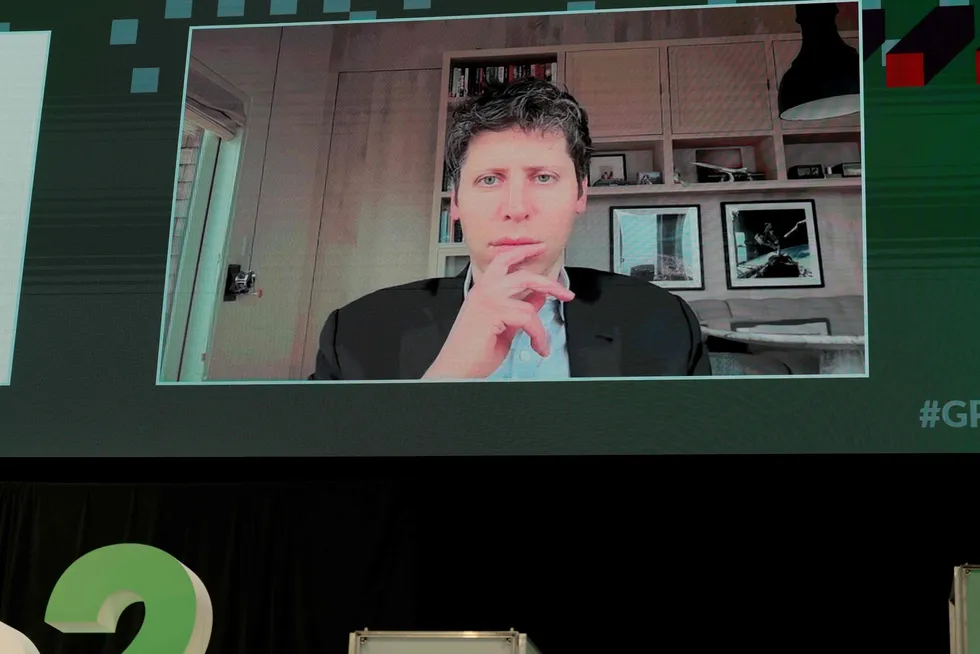 – Vi er alle besatt av oppdraget vårt. Dere er alle besatt av Elon, sa OpenAIs konsernsjef Sam Altman på mandag, hvor han la frem en ny struktur på KI-selskapet.