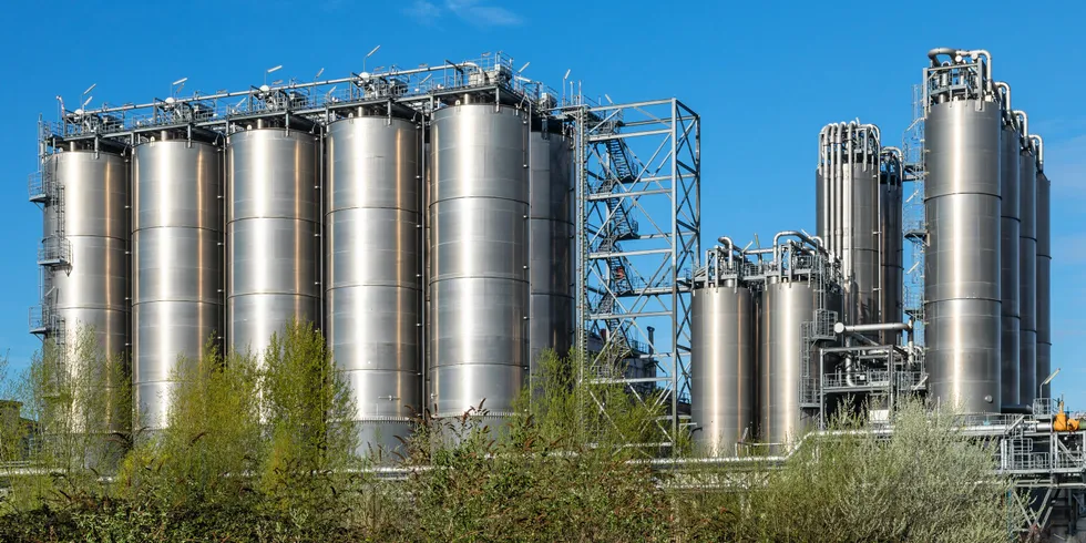 Spillvarme fra industrien trenger ikke å forsvinne rett ut i lufta.