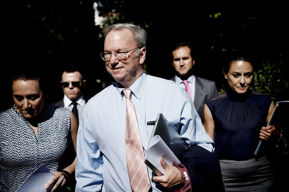 Google-topp Eric Schmidt mener han vet hva som trengs av kunnskaper og ferdigheter på arbeidsmarkedet i fremtiden. Foto: Daniel Ochoa de Olza/Ap photo/NTB scanpix