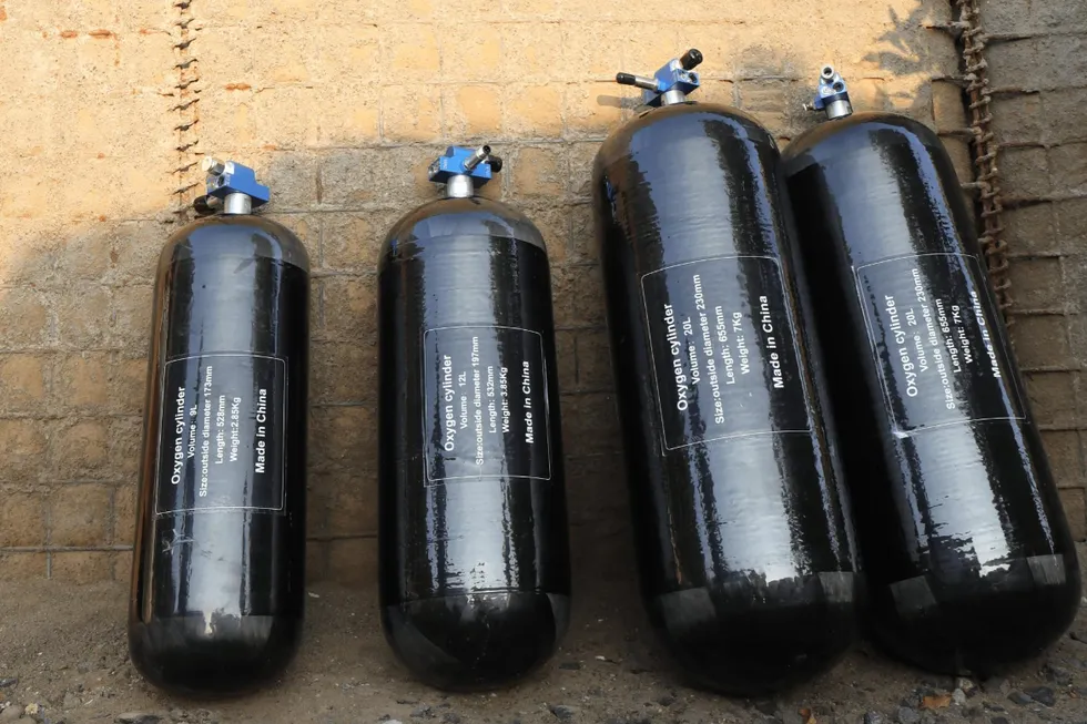 Mislabelled gas cylinders discovered by loyalist Yemeni forces that contained hydrogen, rather than the oxygen stated on their labels.