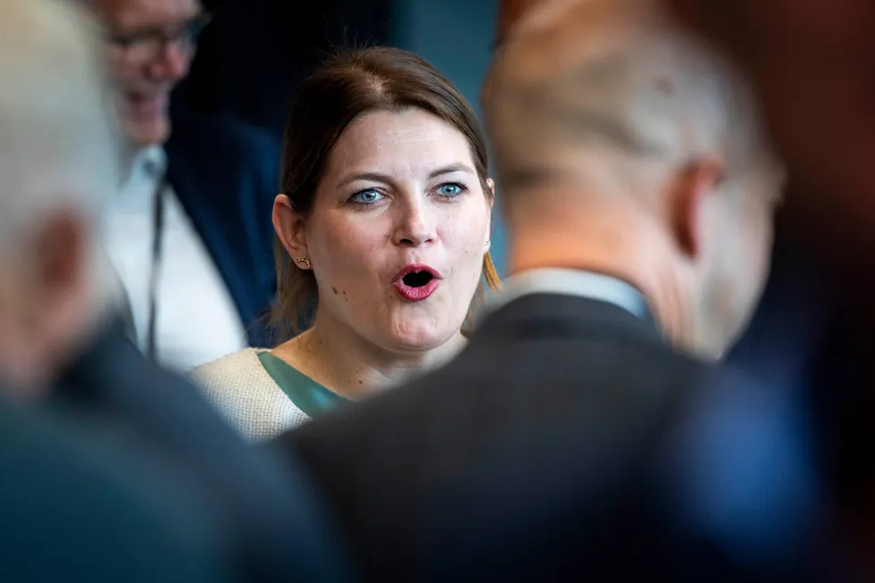 Nærings- og fiskeridepartementet, her representert ved næringsminister Cecilie Myrseth (Ap), ønsker å selge seg ut av Aker Solutions.