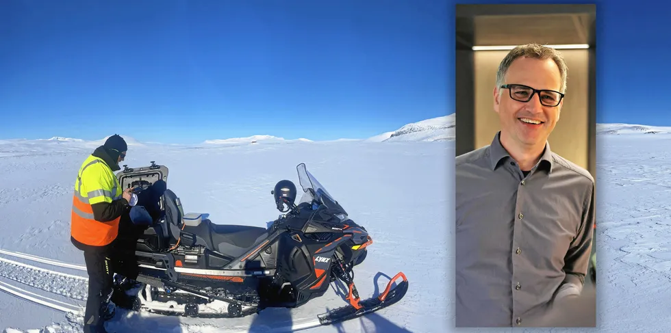 Det er vesentlig mer snø enn normalt i fjellet denne våren og tilsiget er ventet å ta seg opp de neste ukene. Statkrafts direktør for energidisponering i Norden, Torbjørn Olsen, forteller hvordan kraftselskapet forbereder seg til å ta i mot flomvannet og hvilke utfordringer de ser fremover.