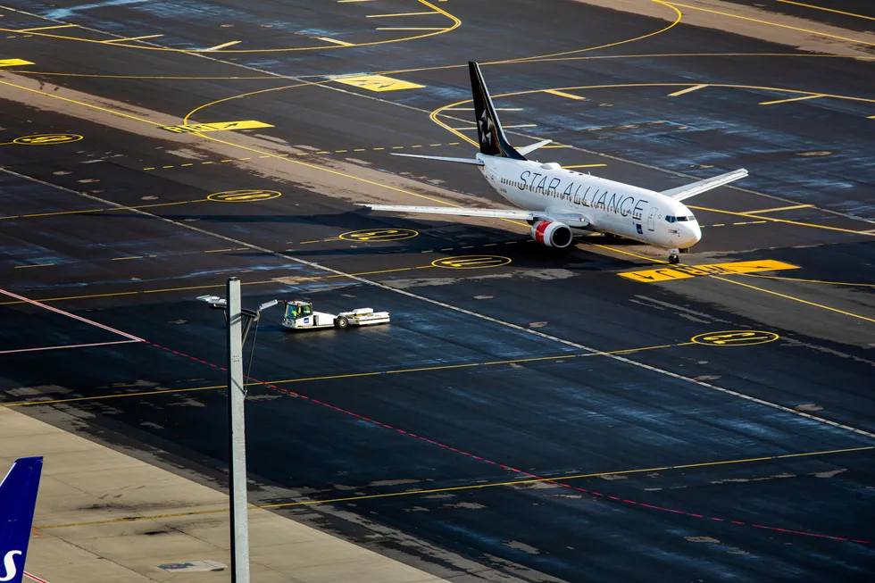 SAS varsler brudd med mangeårige partnere gjennom samarbeidet Star Alliance fra 31. august, men en godkjennelse i EU av nye eiere kan bli forsinket til etter det.