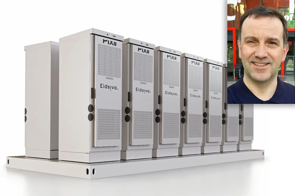– Batterier er ikke en del av oppgaveparameterne våre. Dette medfører at vi i mindre grad vurderer batteri som alternativ til tradisjonelle løsninger. Vi kjøper heller tjenester fra tredjepartsaktører, sier Trond Rikard Olsen, forsknings- og utviklingssjef i Tensio. Bildet viser batterier i Tensios nett i Lierne, der innleie av store batterier fra Eidsiva ble testet som alternativ til å oppgradere nettet.