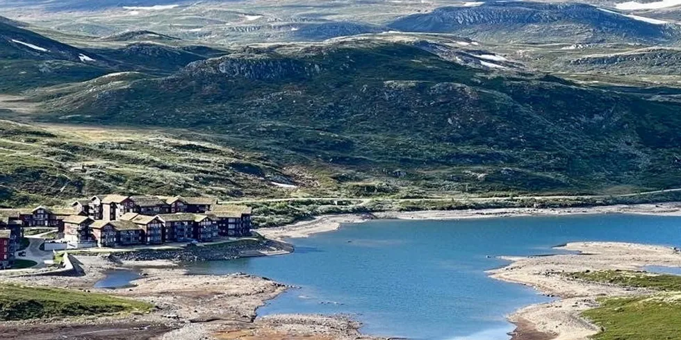 Lav vannstand vannmagasin Bergsjø Ål i Hallingdal 24. juni 2022.