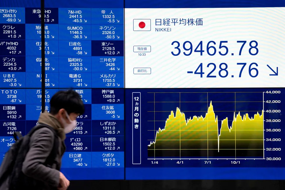 Nikkei-indeksen ved Tokyo-børsen leder nedgangen i Asia på mandag.