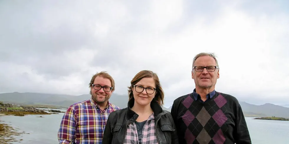 FISKELYKKE: Ørjan Arntzen, Bjørn-Elin Kärn og Sigfus Kristmannsson i Lofoten Matpark.Foto: Silje Helene Nilsen