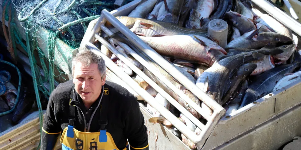 Etter et godt sjøvær i Lofoten på andre påskedag, kunne sjarkskipper Bjørn Årdal sette kursen hjemover.