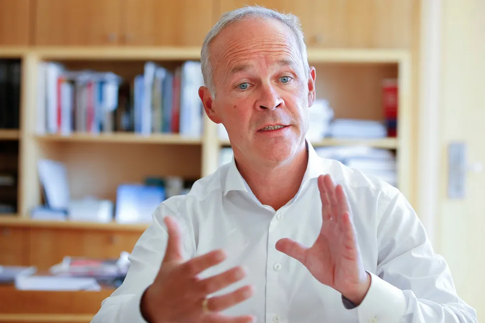 Kommunalminister Jan Tore Sanner (H) er bekymret over den kommende eldrebølgen som særlig vil ramme distriktskommuner. Foto: Terje Pedersen / NTB scanpix