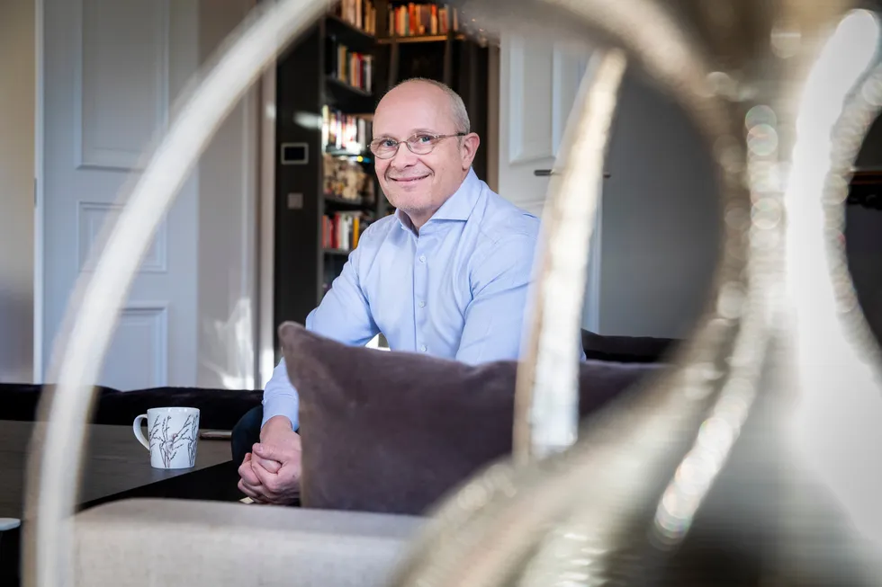 Investor Kjetil Holta sier at det ikke er aktuelt å flytte tilbake til Norge, men kan kanskje vurdere det dersom formuesskatten fjernes. Sist DN møtte ham var i leiligheten i Göteborg.