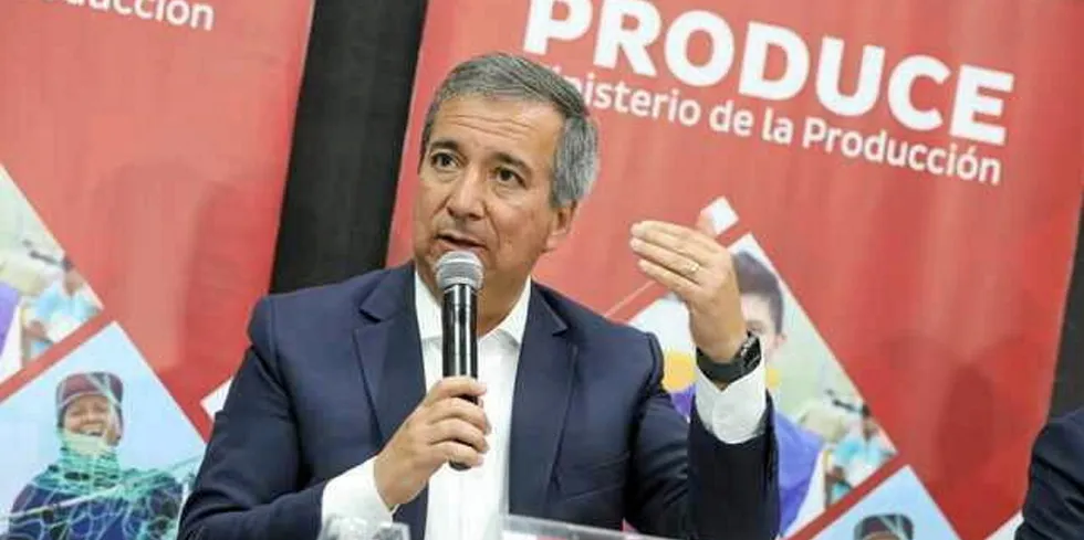 Raul Perez Reyes har avlyst ansjosfisket i Peru. Stopp i fiske kan påvirke prisene på råmateriale for produsentene av fiskefôr.