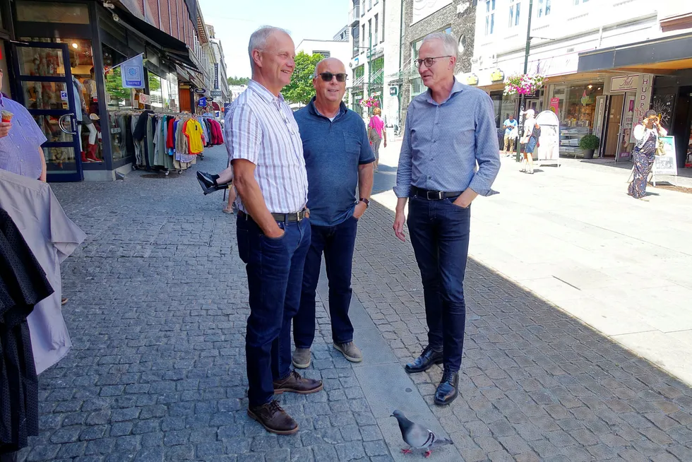 Terje Gunnulfsen (fra venstre) er siste tilskudd til selskapet som kun jobber med å finne nye eiere til selskaper som typisk er eid av aldrende gründere. Her med initiativtager Roald Støle og daglig leder Jan Rune Andås. Foto: Harald Berglihn