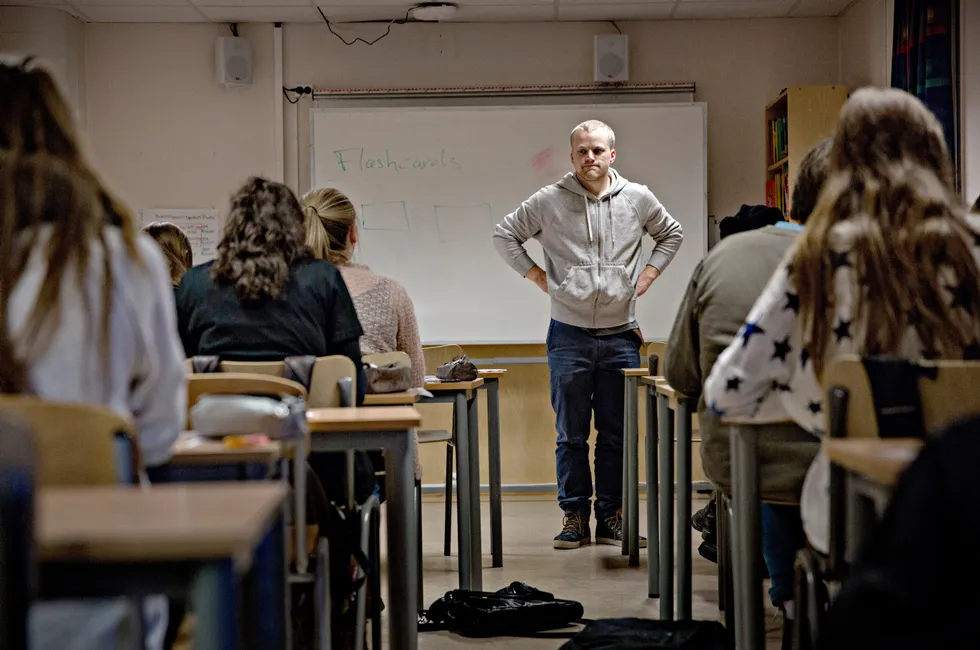 Alle forslag som gjør terskelen lavere for folk som er nysgjerrige på lærervirket, bør mottas med åpenhet.