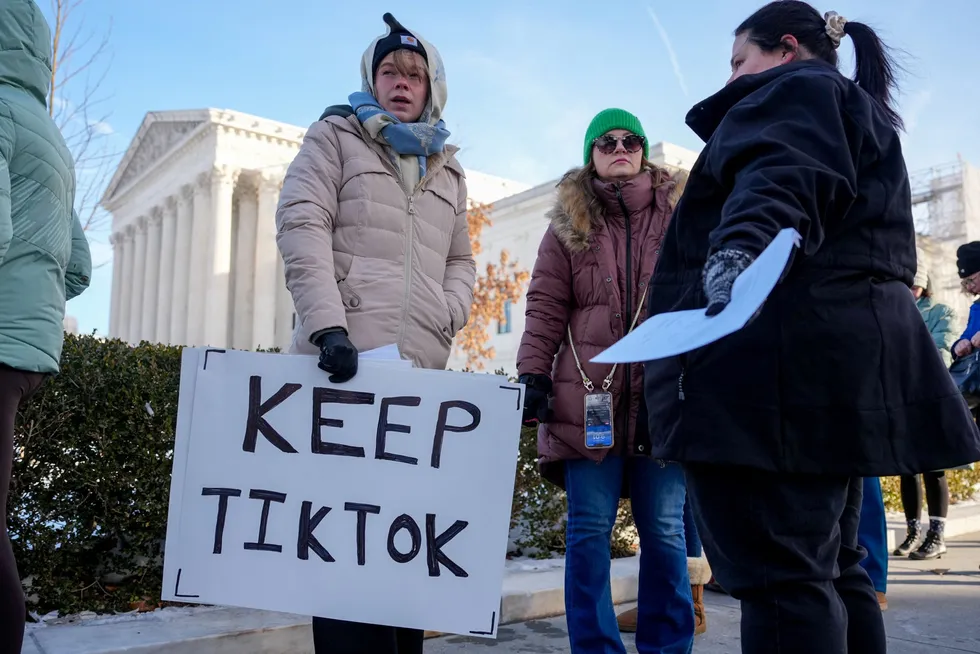 Amerikanske innholdsprodusenter på Tiktok viste sin støtte for videoappen da Høyesterett holdt en høring sist fredag. Skjebnen til appem kan bli avgjort denne uken.