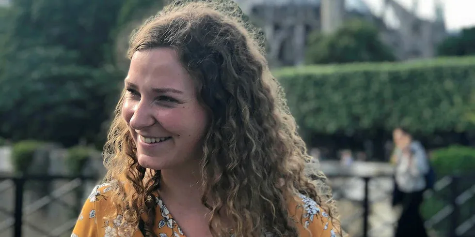 Paris-tur: NMBU-student Anna Emelie Fagerheim fikk reist mye da var utvekslingsstudent. Her foran Notre-Dame i Paris.