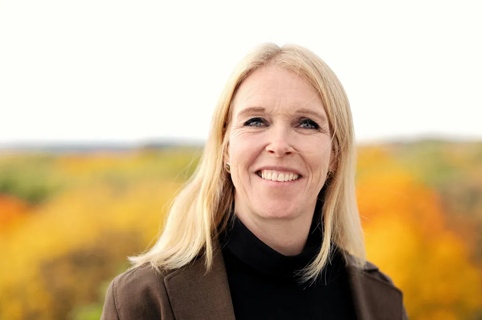 Seksjonssjef Maren Aschehoug Esmark mener overskuddsvarmen kan utnyttes bedre enn i dag. – Effektiv utnyttelse av overskuddsvarme kan avlaste kraftnettet, redusere behovet for utbygging av ny kraftproduksjon, og senke energikostnadene for forbrukere, sier hun.