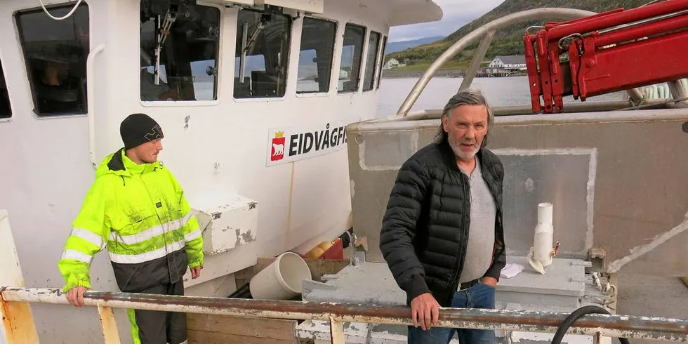 IKKE FORNØYD MED SANDBERGS POLITIKK: Skipper på «Eidvågfisk», Stein Ness Johannessen (t.v.) og prosjektleder i Sami Njarga, Torulf Olsen, er ikke fornøyd med fiskeripolitikken til fiskeriminister Per Sandberg (Frp).