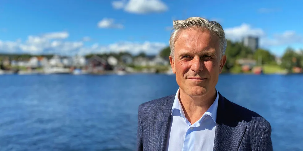 Den nye Skagerak-sjefen Jens Bjørn Staff fikk en spesiell start i jobben med både korona og priskollaps. – Det var spesielle dager, men man må jo bare hoppe i det, sier han.