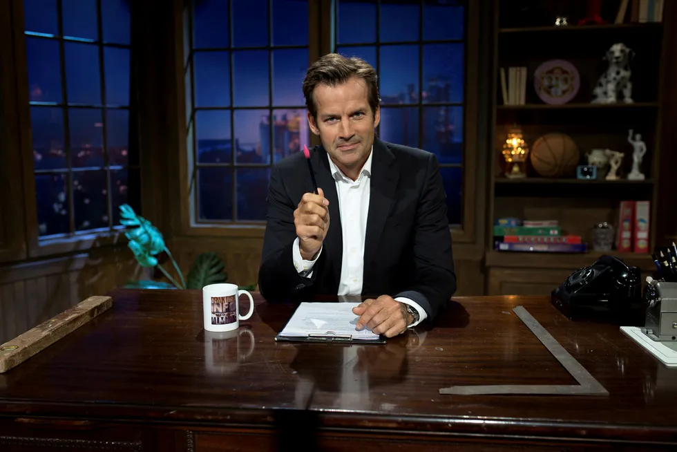 Jon Almaas i studio. Praktisk info. Jon Almaas trakk 309.000 seere i snitt til sitt nye talkshow «Praktisk info» tirsdag kveld. Foto: TVNorge