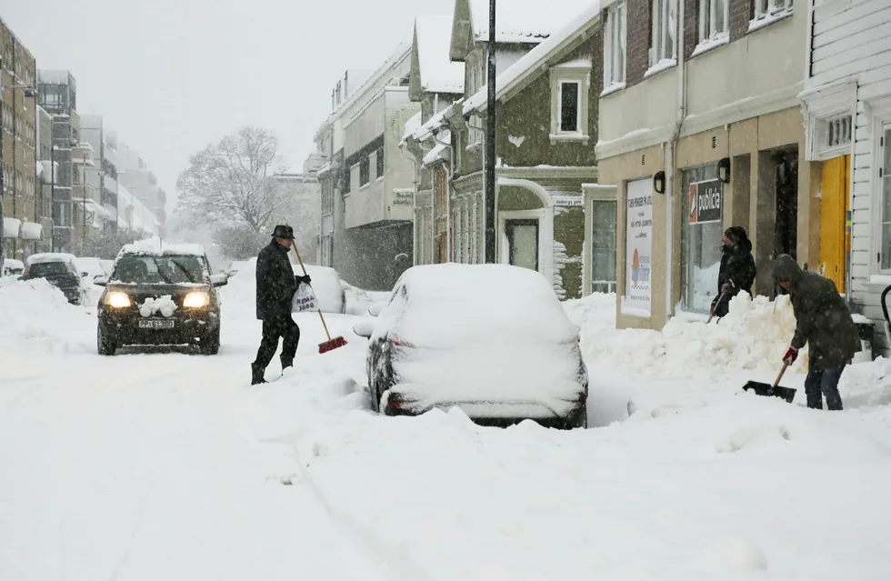 Pensjonistene i Norge utfører et enormt stort frivillig arbeid. Snømåking for andre er ett eksempel. Foto: Tor Erik Schrøder / NTB scanpix