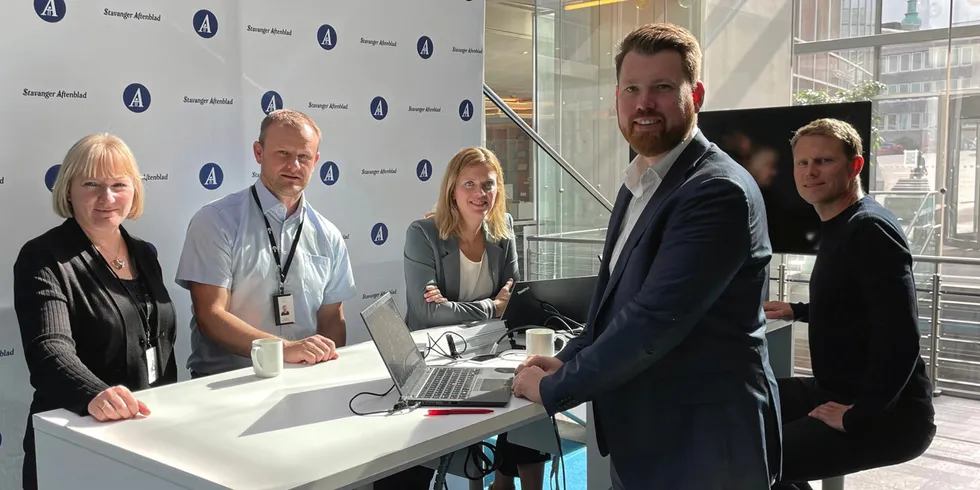 Her er teamet fra Lyse innstalllert hos Stavanger Aftenblad for å svare på spørsmål om strøm fra avisas lesere onsdag 14. september.