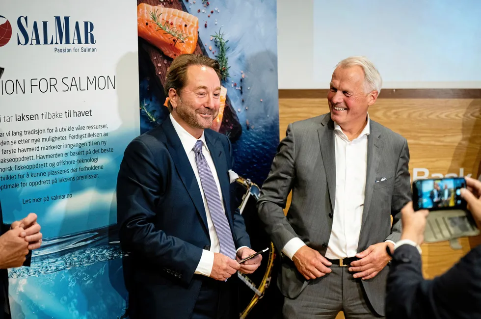 Kjell Inge Røkke og Gustav Witzøe fra da Salmar Aker Ocean ble lansert i 2021.