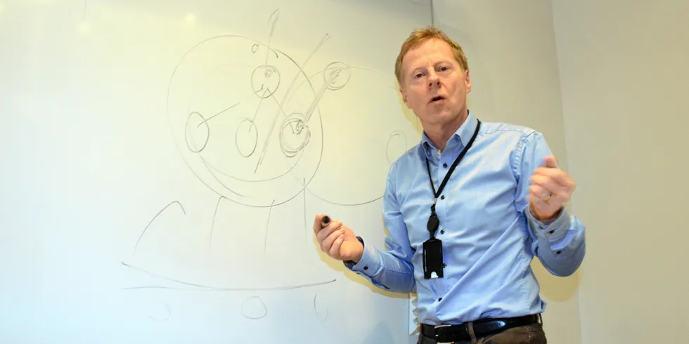Knut Lockert i Distriktsenergi krever svar fra Statnett om hvorfor det har oppstått et prisskille mellom nord og sør. – På sikt er situasjonen uholdbar, skriver han i et brev til Statnett.
