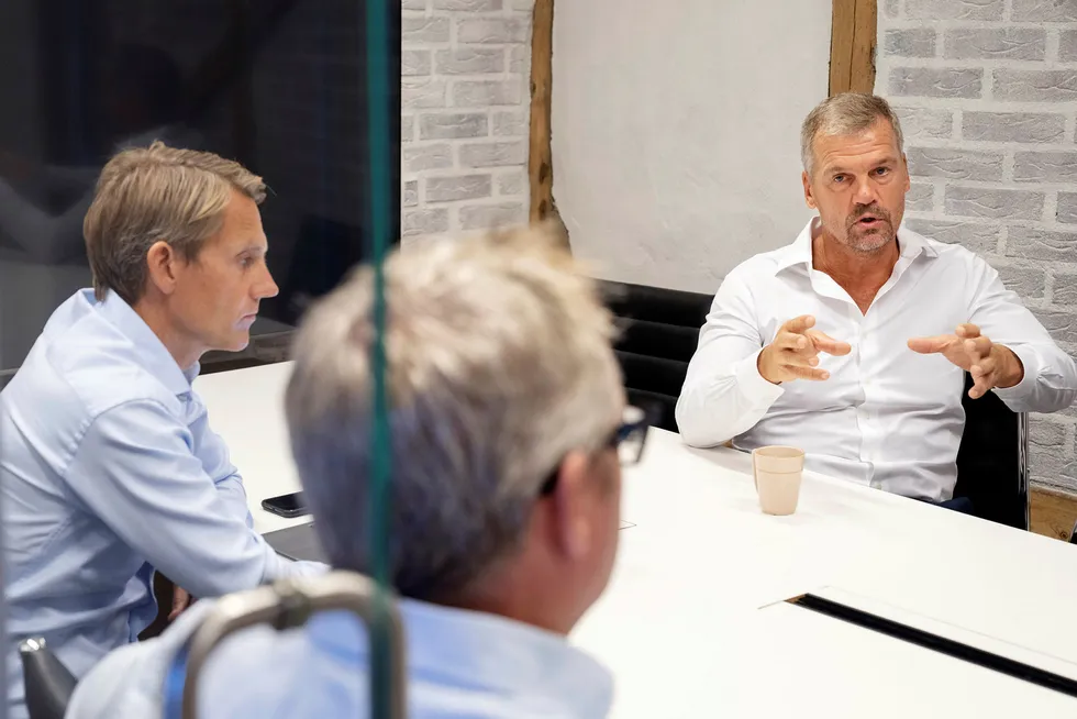Styreleder Kjell-Erik Østdahl er superoptimist på vegne av selskapet Earth Science Analytics. Her sammen med administrerende direktør Eirik Larsen (i midten) og finansdirektør Jarle Kvamme (til venstre)